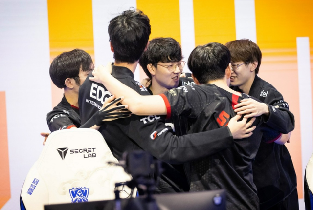 吉斯这样拥 吉斯这样拥